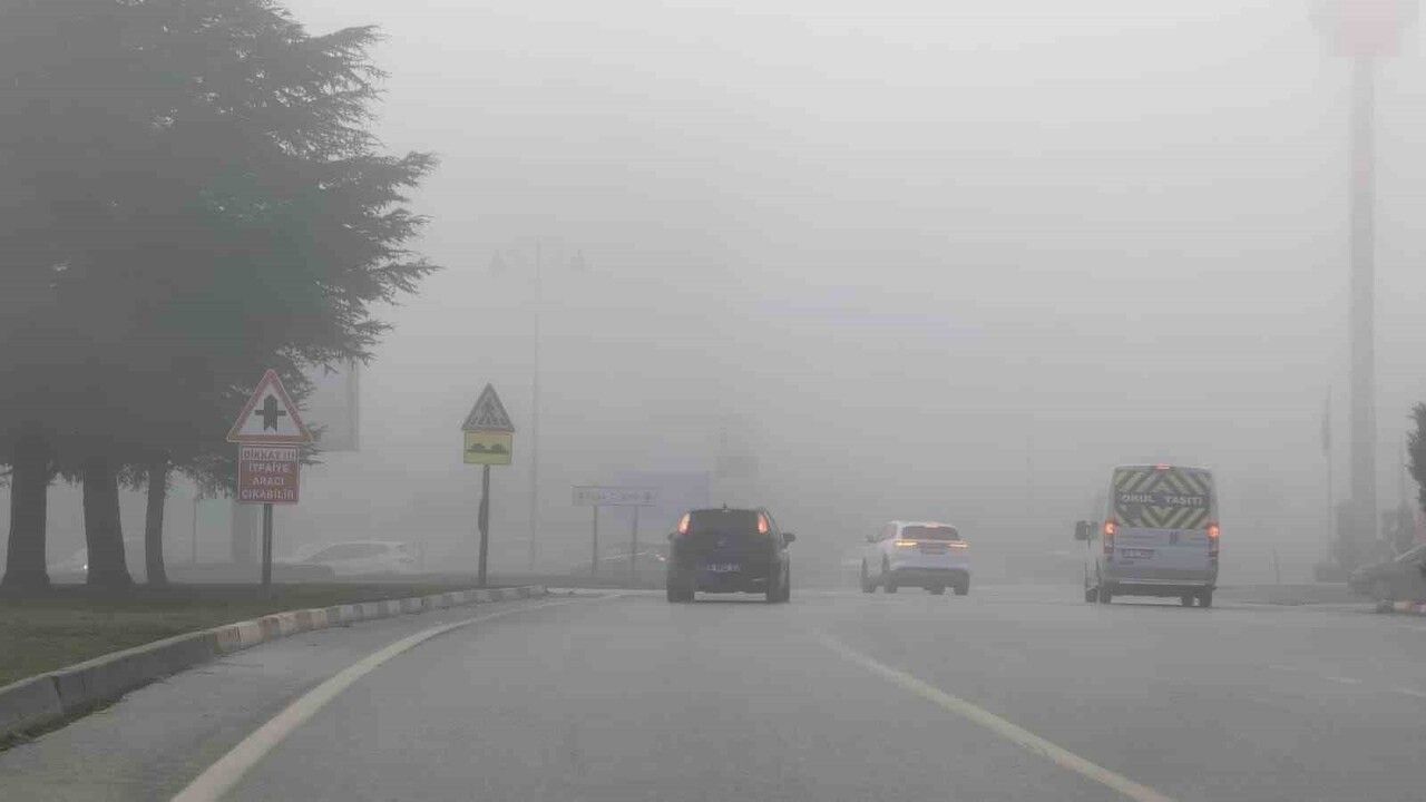 İnegöl'de sabah sis hayatı olumsuz etkiledi