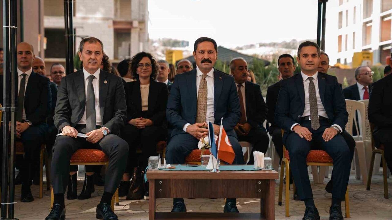 İş Bankası, Hatay Defne’ye eğitim ve lojman desteği sağladı