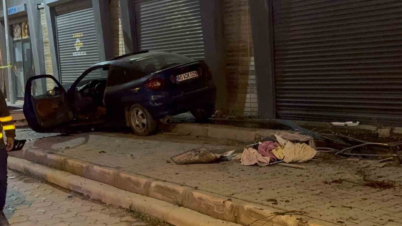 İskenderun'da kaldırımda yürüyen çocuğa otomobil çarptı, çocuk yaşamını yitirdi