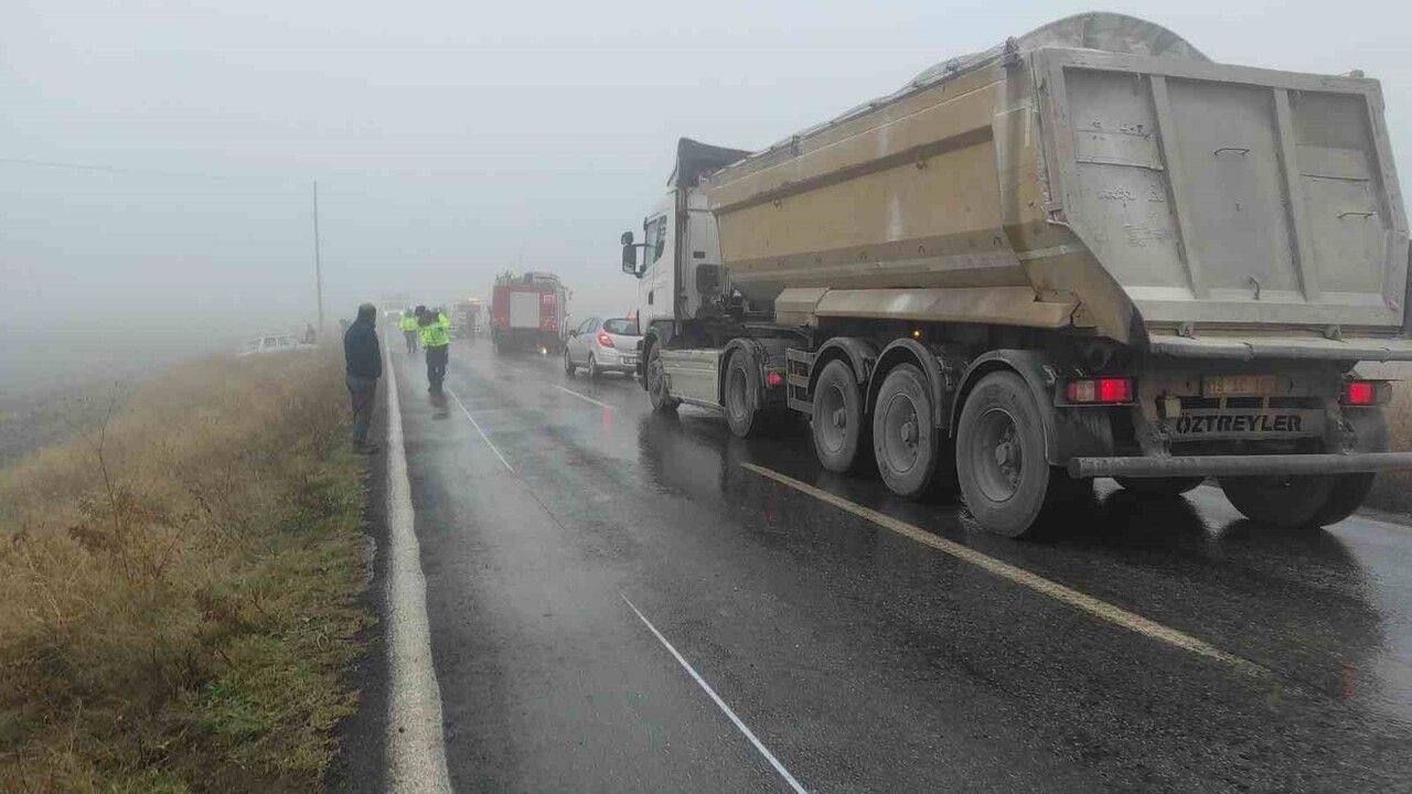 İskilip'te sisin neden olduğu zincirleme kaza: 5 yaralı