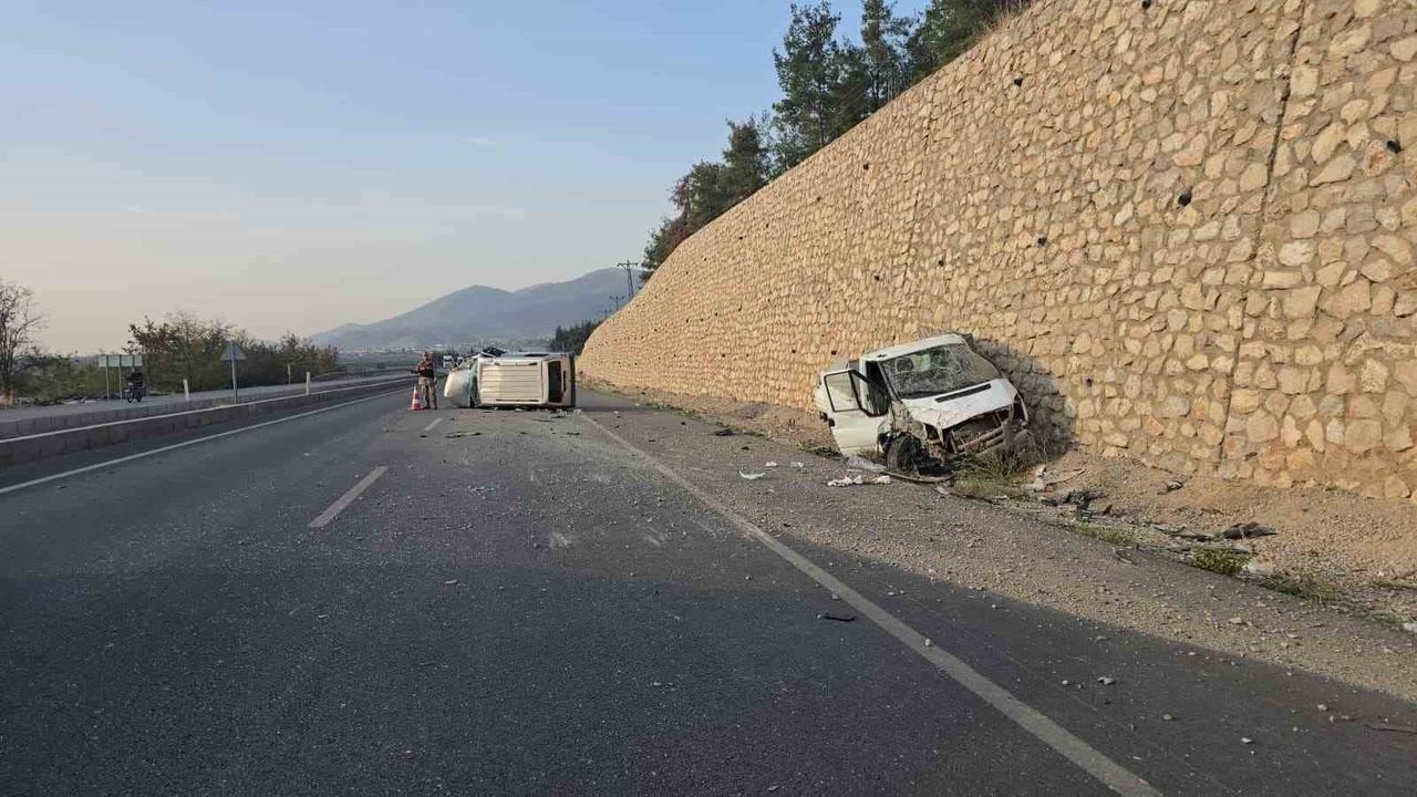 İslahiye'de arkadan çarpma: 4 kişi yaralandı