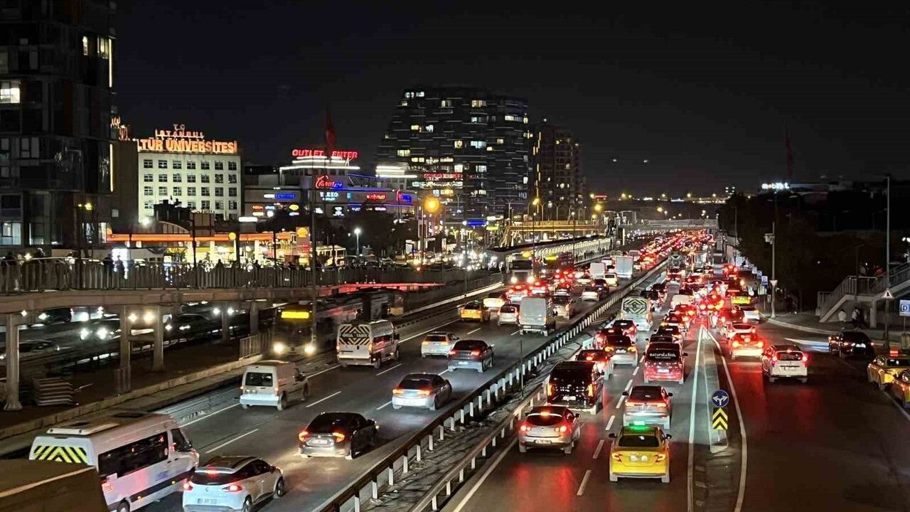 İstanbul'da akşam trafiği yüzde 83'e çıktı