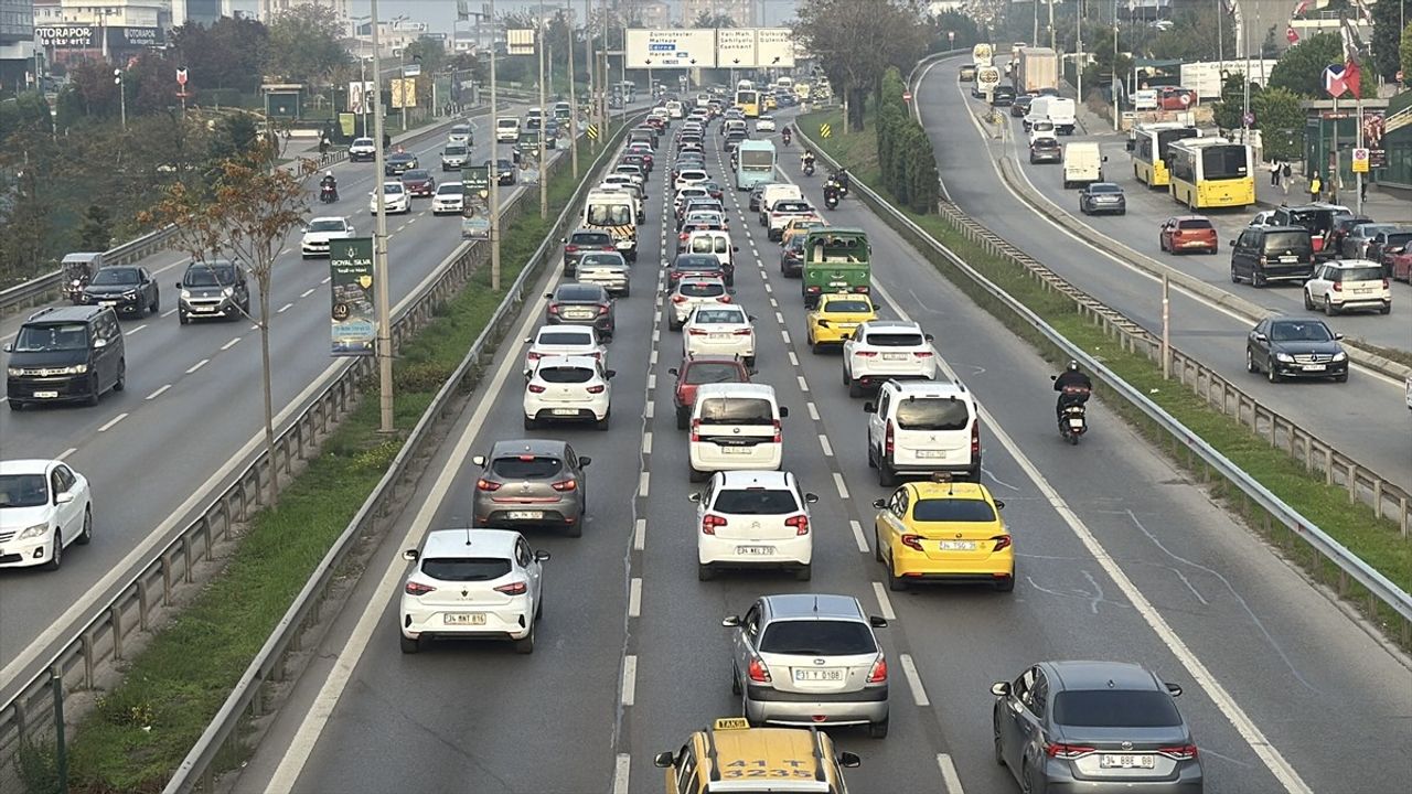 İstanbul'da İlk İş Gününde Trafik Yoğunluğu
