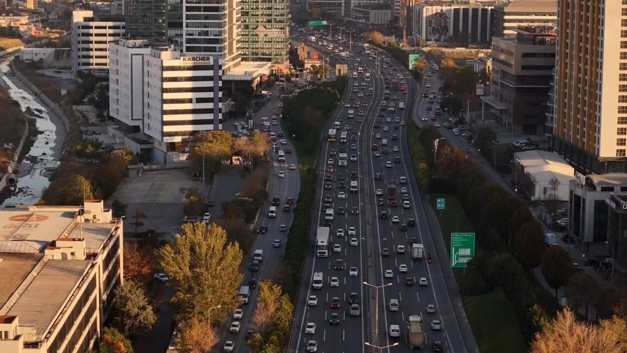 İstanbul’da okulların açılmasıyla trafik yoğunluğu yüzde 80’e çıktı