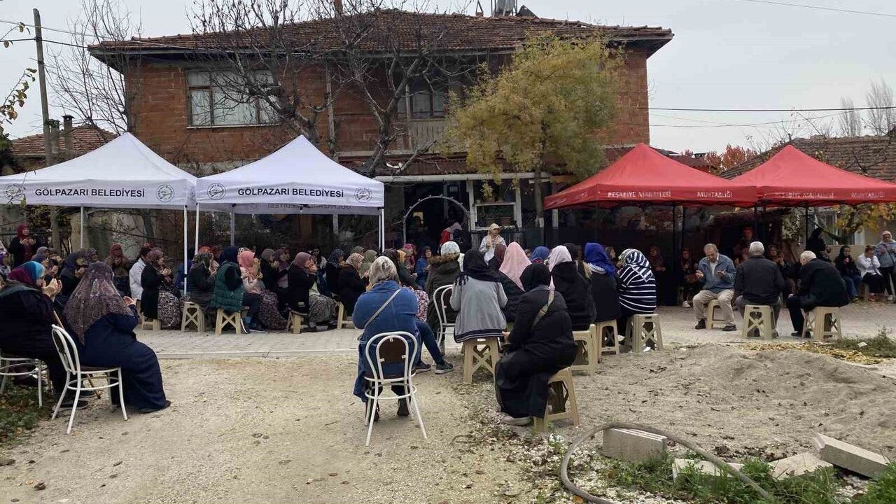 İstanbul'da yumrukla yaşamını yitiren 16 yaşındaki İsmail Mert Küçükbaşar Bilecik'te toprağa verildi