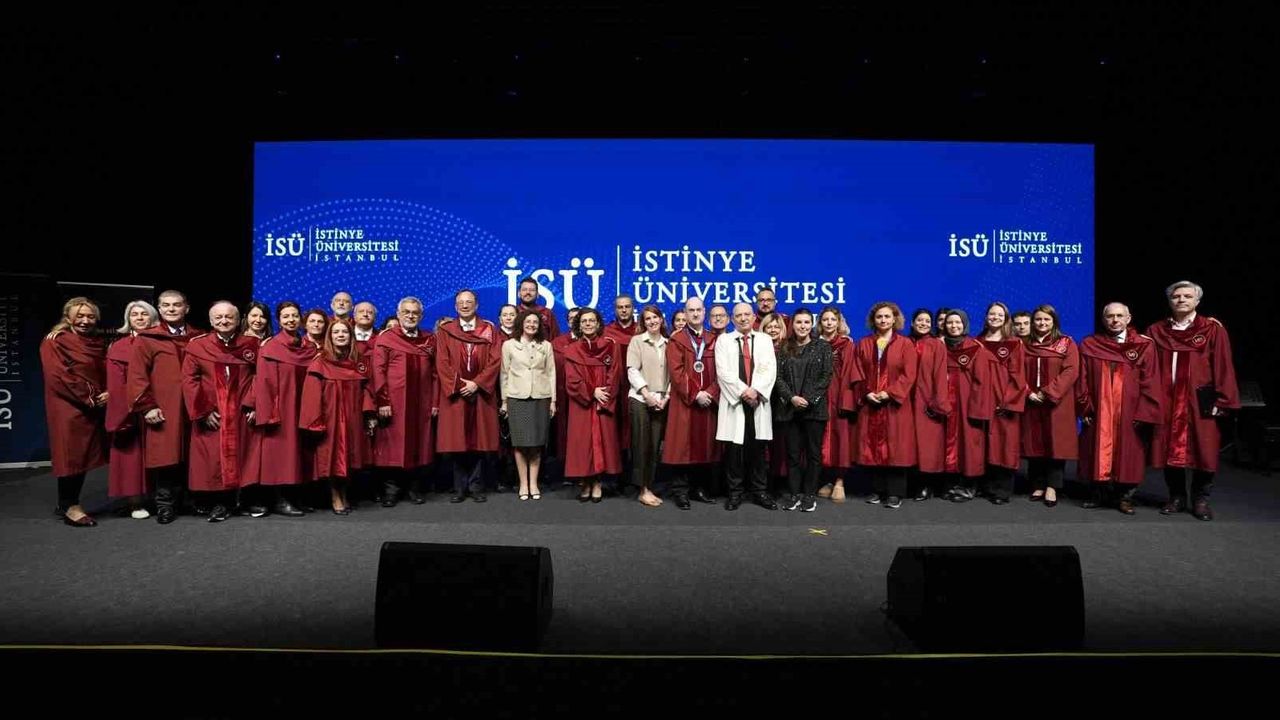 İstinye Üniversitesi Bilim Nişanı Prof. Dr. Daniel Cahill’e Takdim Edildi