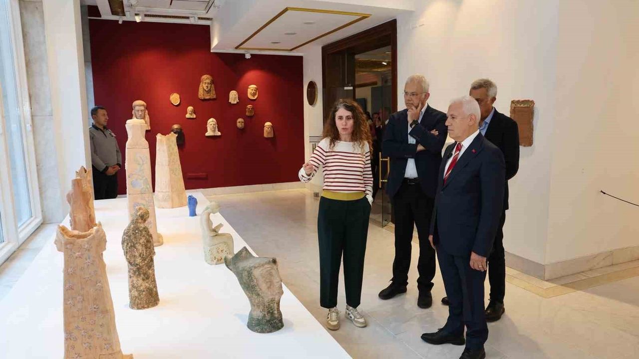 İyem Ailesinin Eserleri ’Gözlerimin Önündesin’ Sergisinde