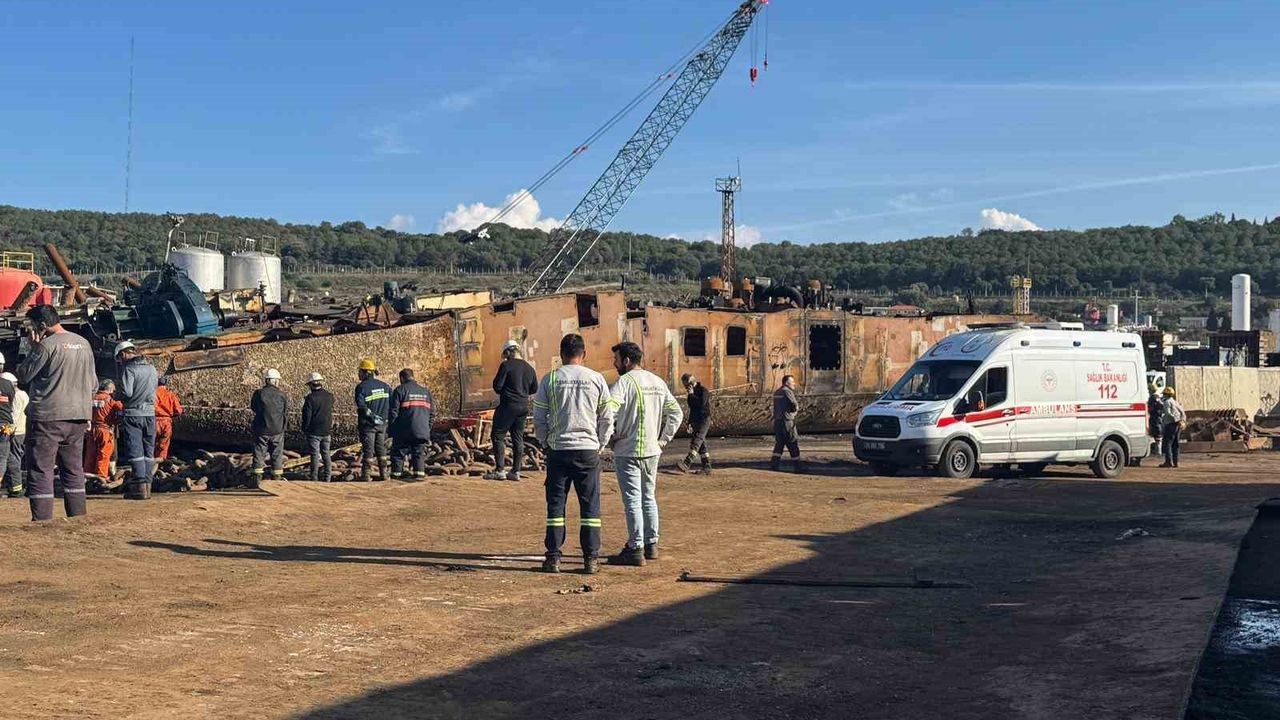 İzmir Aliağa’da gemi parçası altında kalan işçi yaşamını yitirdi