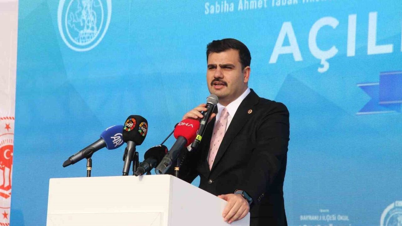 İzmir’de 30 Ekim 2020 depreminin hasar verdiği 4 okul yeniden açıldı