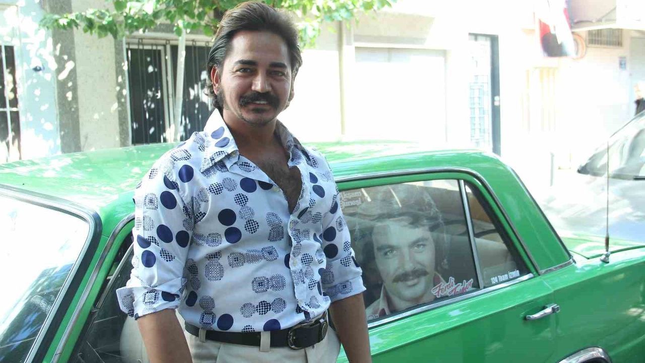 İzmir Kahramanlar'da Ferdi Tayfur tutkusu: Eren Karadiken’in nostaljik çay ocağı