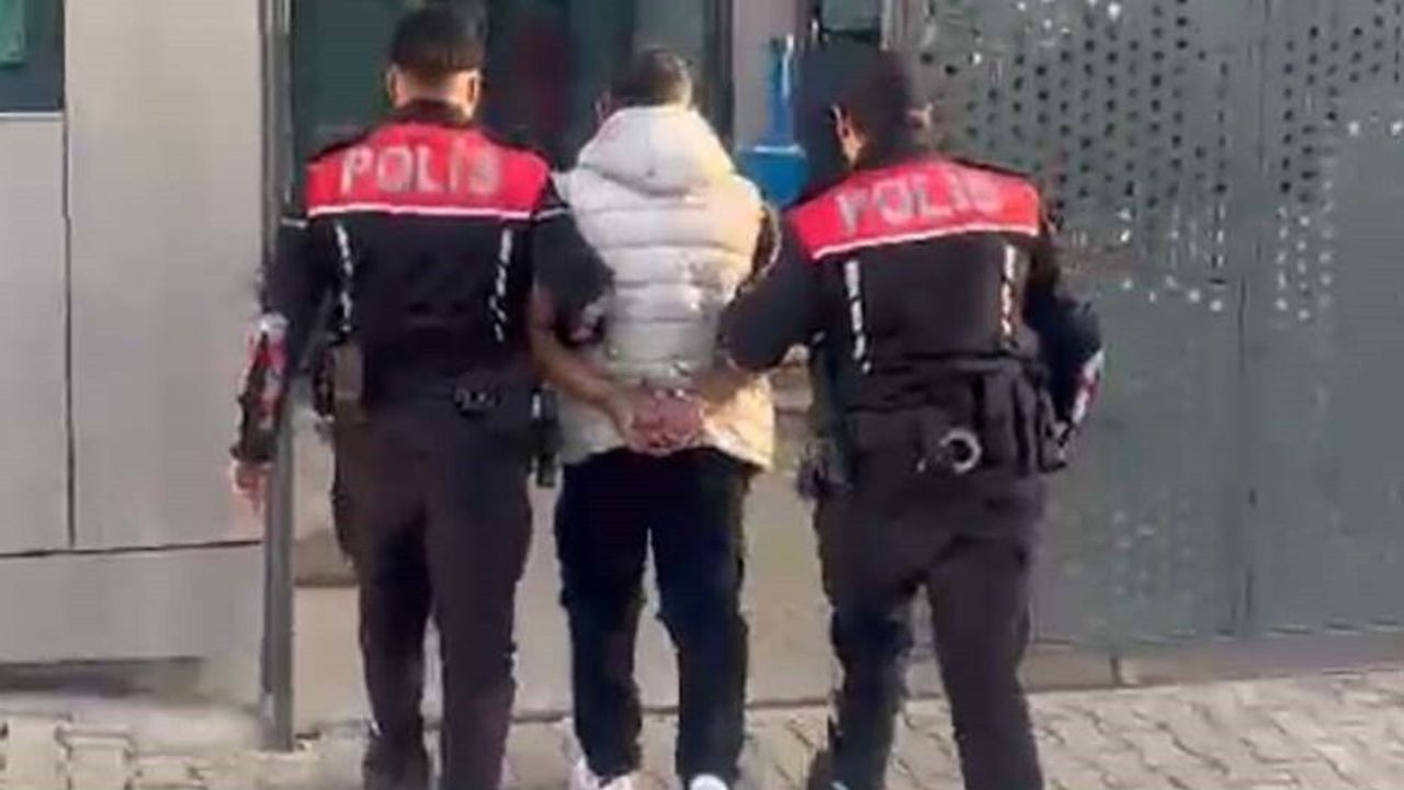İzmir Konak'ta 16 yıl 11 ay 2 gün hapis cezasıyla aranan şahıs yakalandı