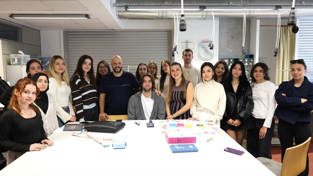 İzmirli Öğrenciler Yapay Zeka ile Sanat Yaratıyor