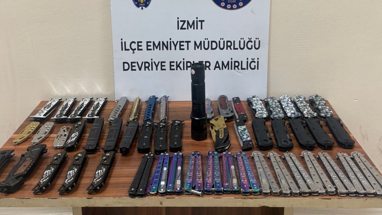 İzmit’te iki çocuğun üzerinde 52 kesici alet ve şok cihazı ele geçirildi