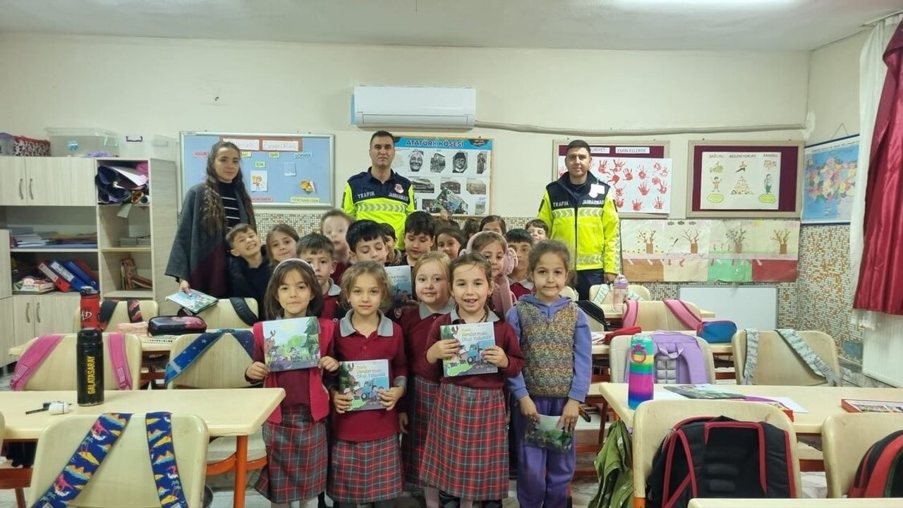 Jandarma'dan Salavatlı İlkokulu'nda trafik eğitimi