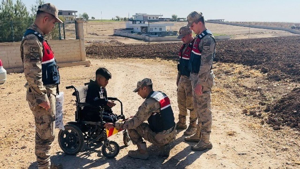 Jandarma, Enes Akkuş'un akülü sandalyesine reflektör taktı