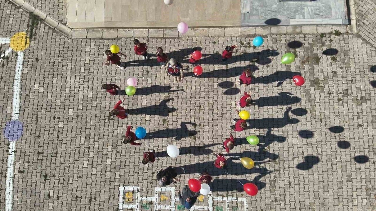 Jandarmadan 20 Kasım Dünya Çocuk Hakları Günü’nde Okul Ziyaretleri ve Etkinlikler