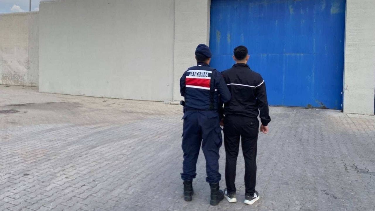 JASAT, Afyonkarahisar'da 12 yıl hapis cezasıyla aranan K.A.'yı Usak'ta yakaladı