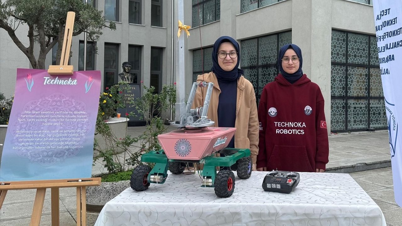 Kadıköy Anadolu İmam Hatip Lisesi'nde Kız Öğrencilerden Teknoloji Projeleri
