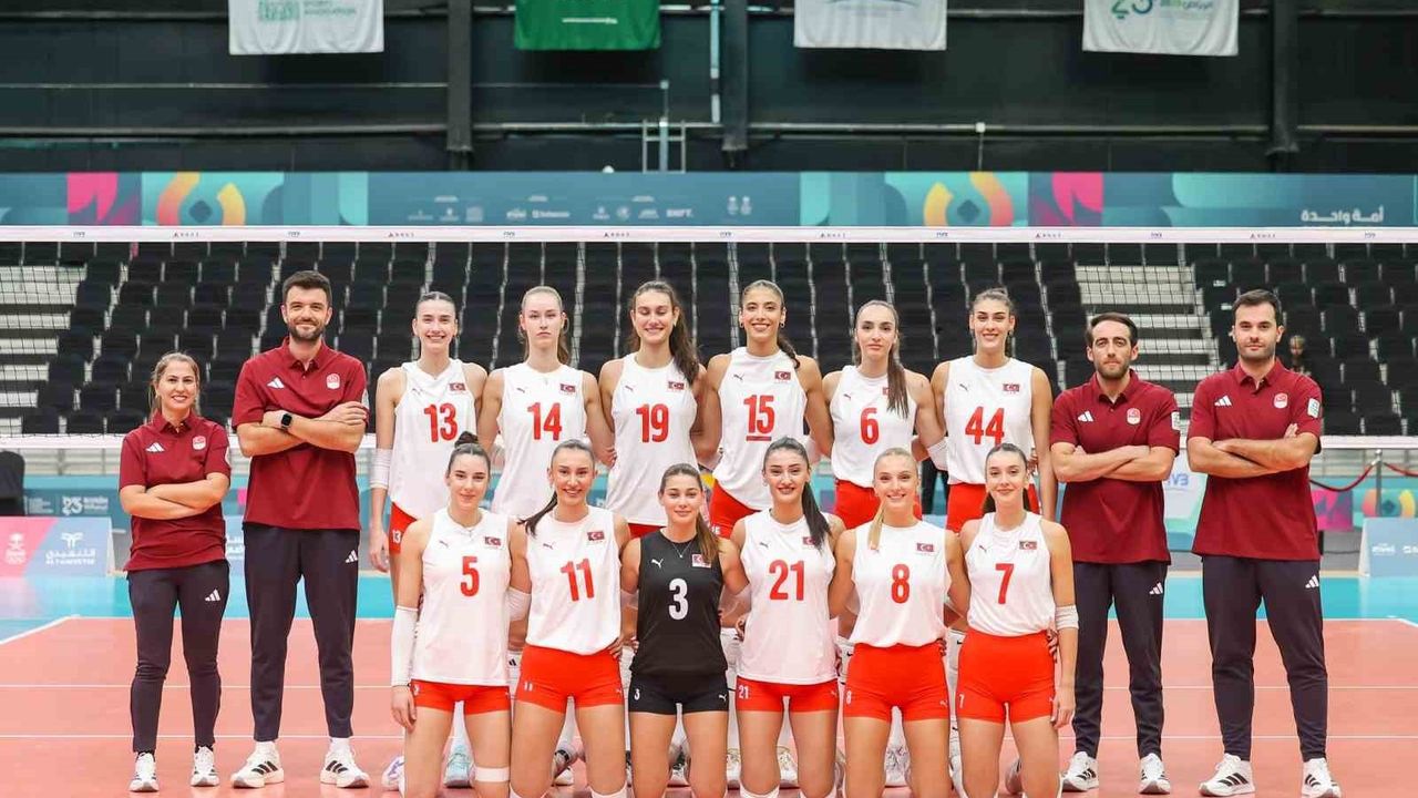 Kadın Voleybol Milli Takımı İslami Dayanışma Oyunları'na Zaferle Başladı