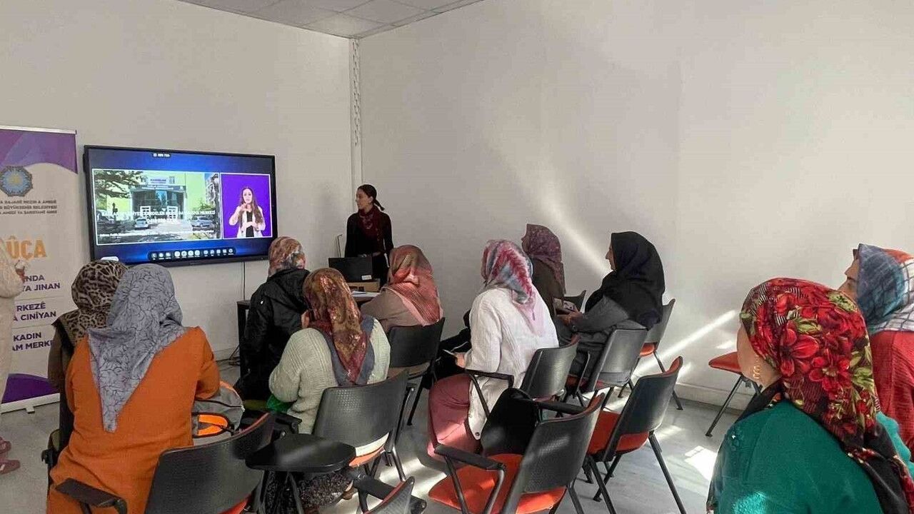 Kadınlar 25 Kasım etkinlikleriyle Kadın Yaşam Merkezlerinde bir araya geldi