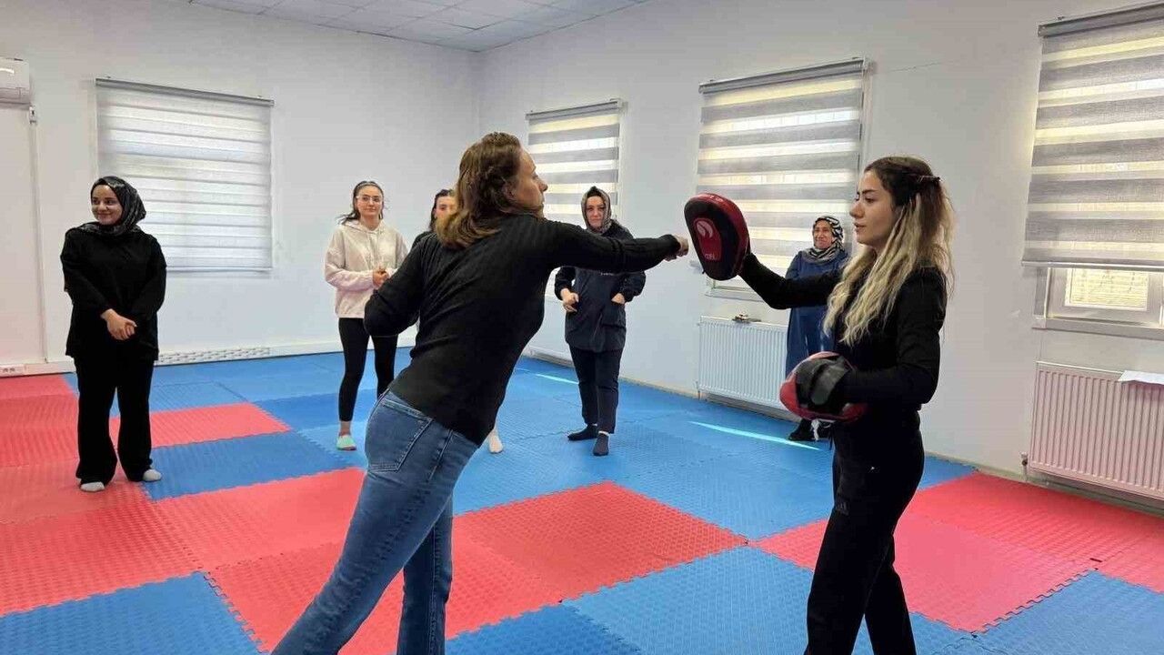 Kadınlara Yakın Savunma Atölyesi Düzenlendi