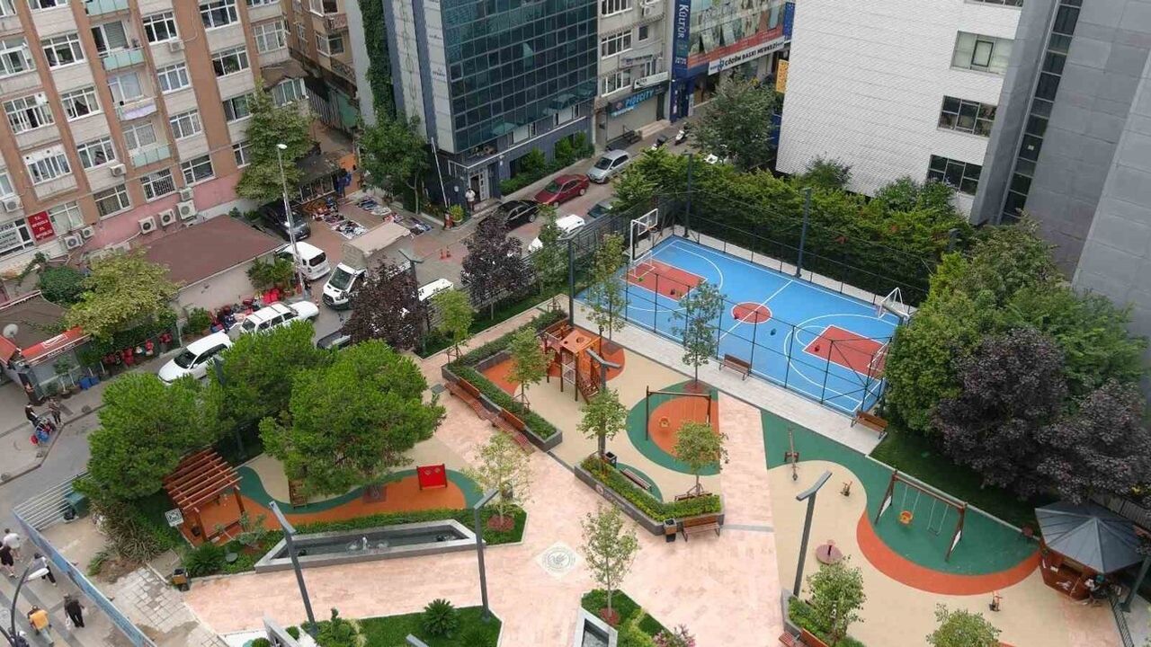 Kağıthane'ye 100 bin metrekarelik yeni meydanlarla sosyal yaşam canlandı