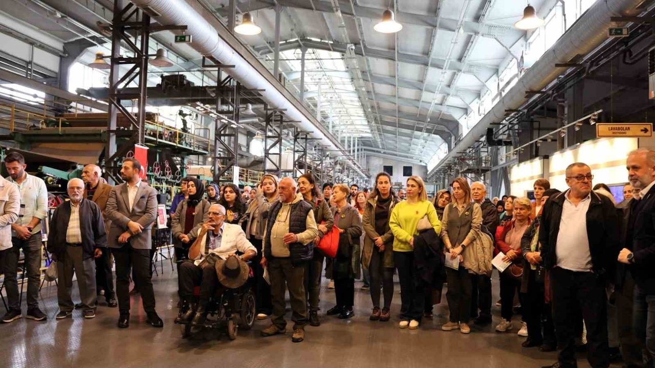 Kağıtta Açan Çiçekler sergisi SEKA Kağıt Müzesi'nde açıldı