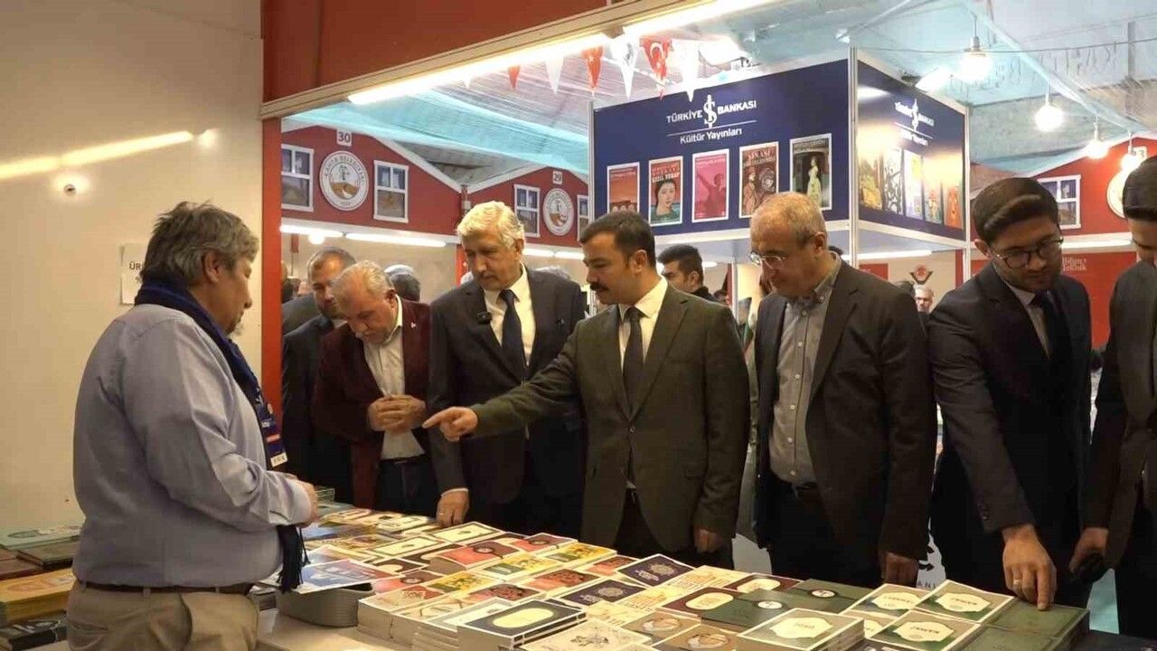 Kahta'da İlk Kitap Fuarı Ramazan Çarşısı'nda Açıldı