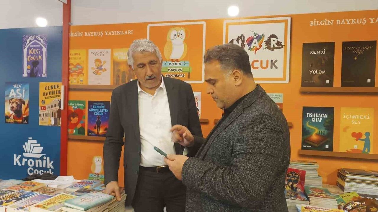 Kahta'da ilk kitap fuarı yoğun ilgi gördü