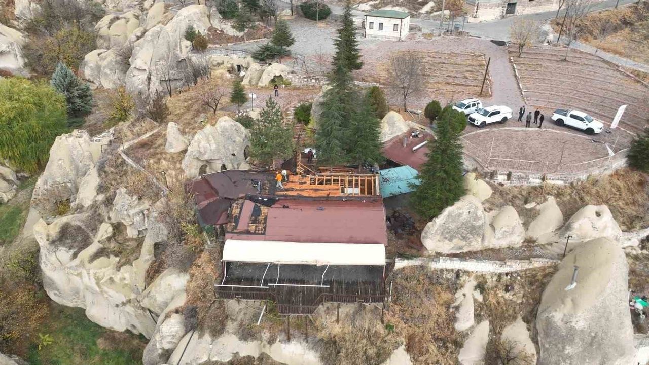 Kapadokya'da Ortahisar'daki izinsiz kafe için yıkım kararı