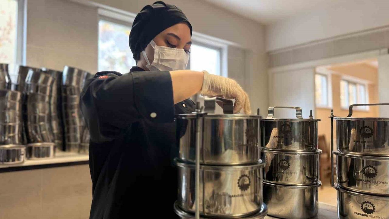 Karabük Belediyesi, Aşeviyle Her Gün Yüzlerce Kişiye Destek Sağlıyor