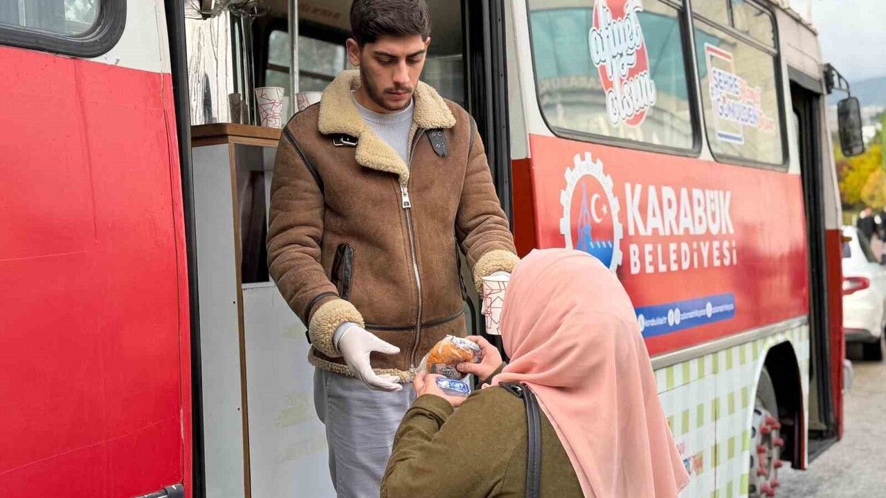 Karabük Belediyesi'nden Kış Boyu Mobil Sıcak Çorba İkramı