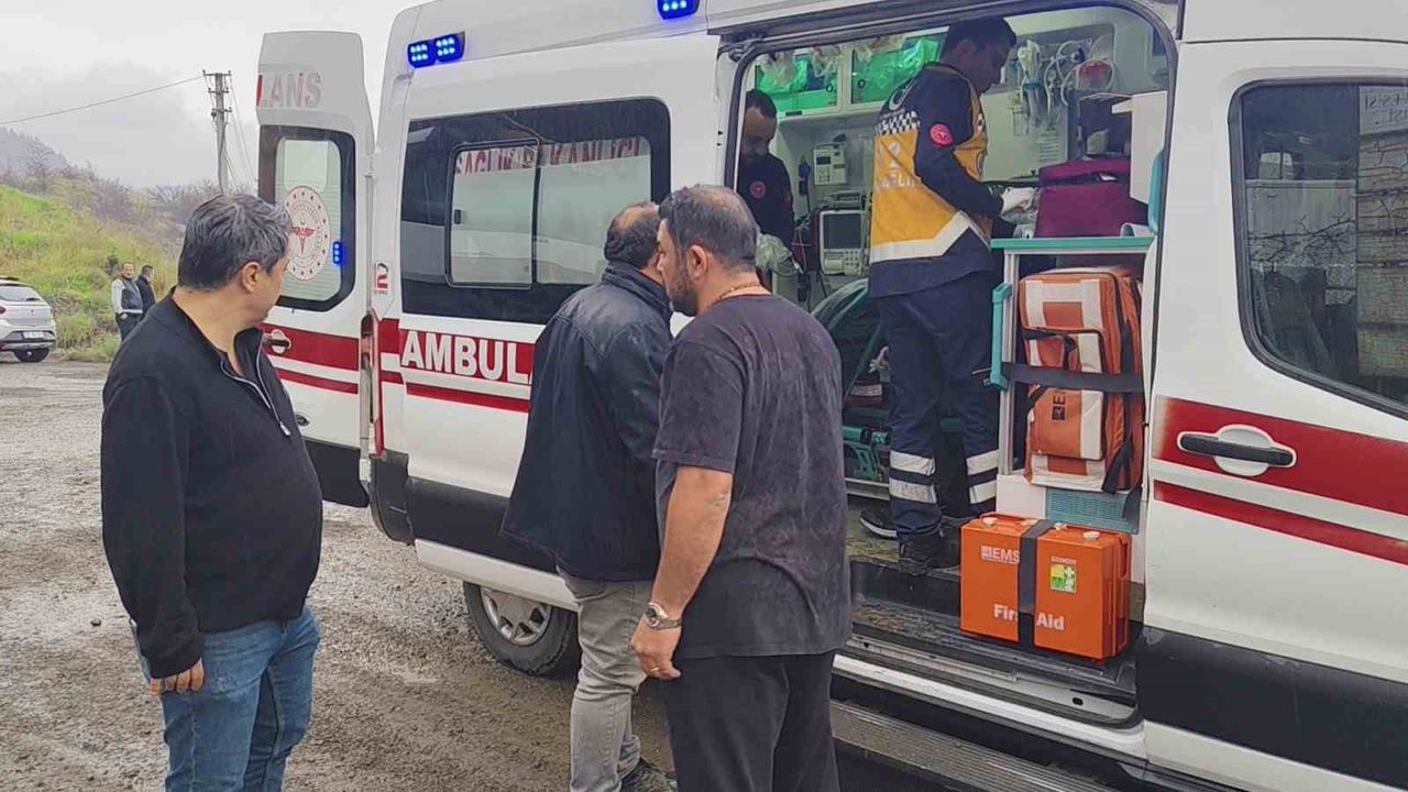 Karabük’te beton mikseri ile otomobil çarpıştı: 1’i çocuk 5 yaralı