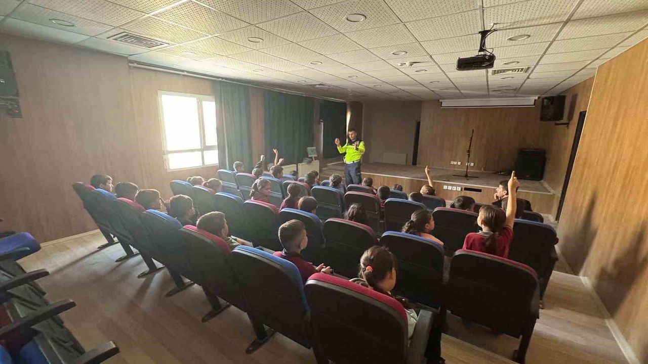 Karacaali'de Jandarma Trafik Eğitimi