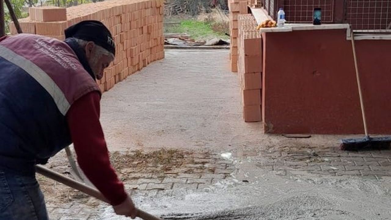 Karacasu Belediyesi Bahçeköy dernek alanında yenileme başlattı