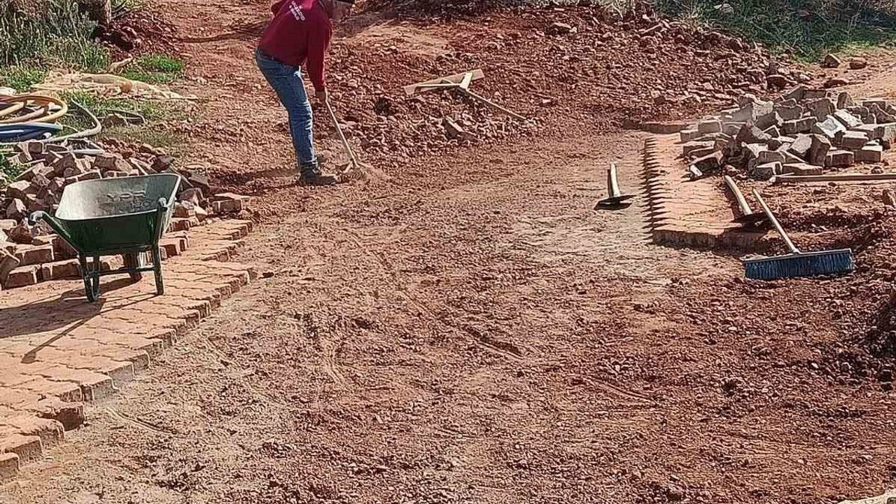 Karacasu Belediyesi ilçe genelinde bakım-onarım çalışmalarını sürdürüyor