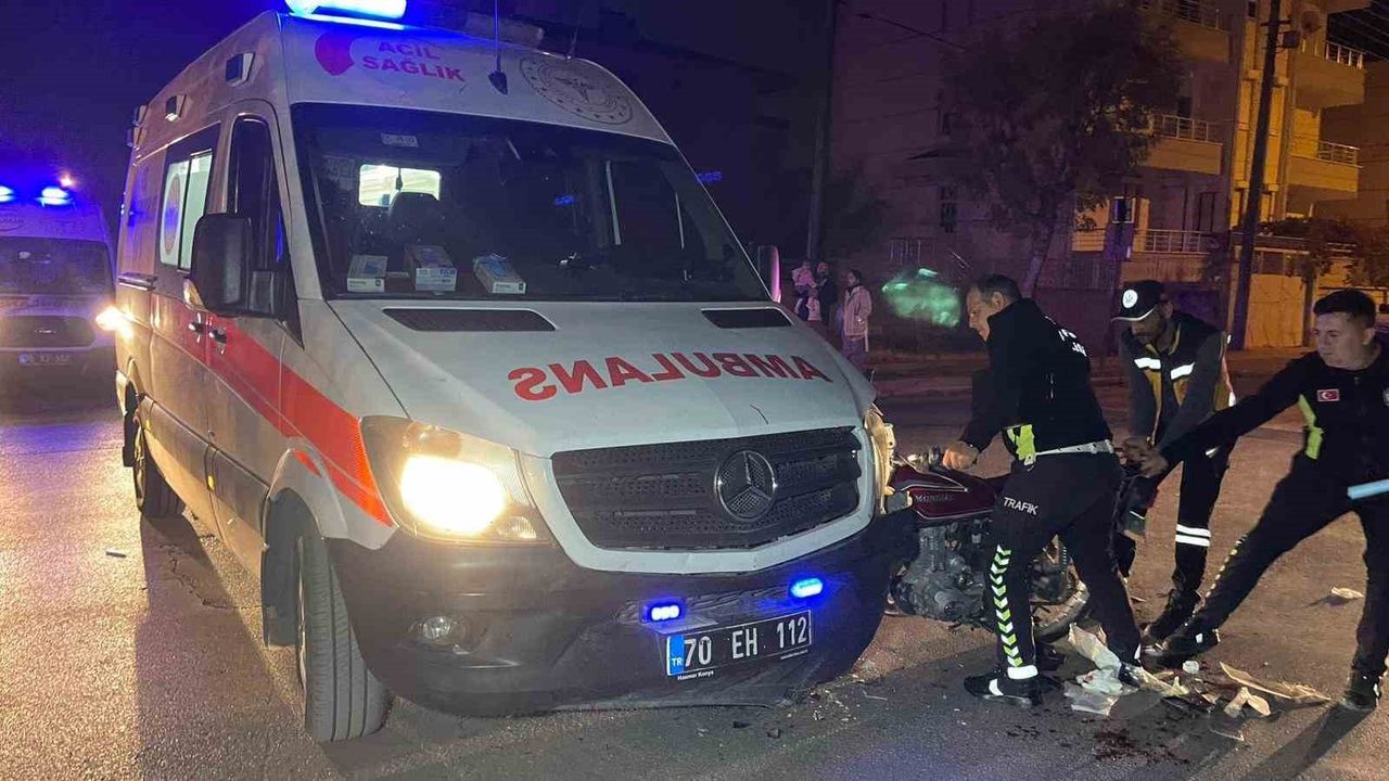 Karaman'da Ambulans ile Motosiklet Çarpıştı: 1 Yaralı