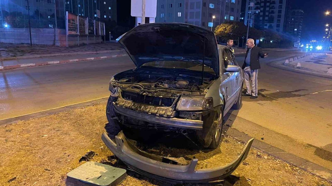 Karaman'da iki otomobil kavşakta çarpıştı: 1 yaralı