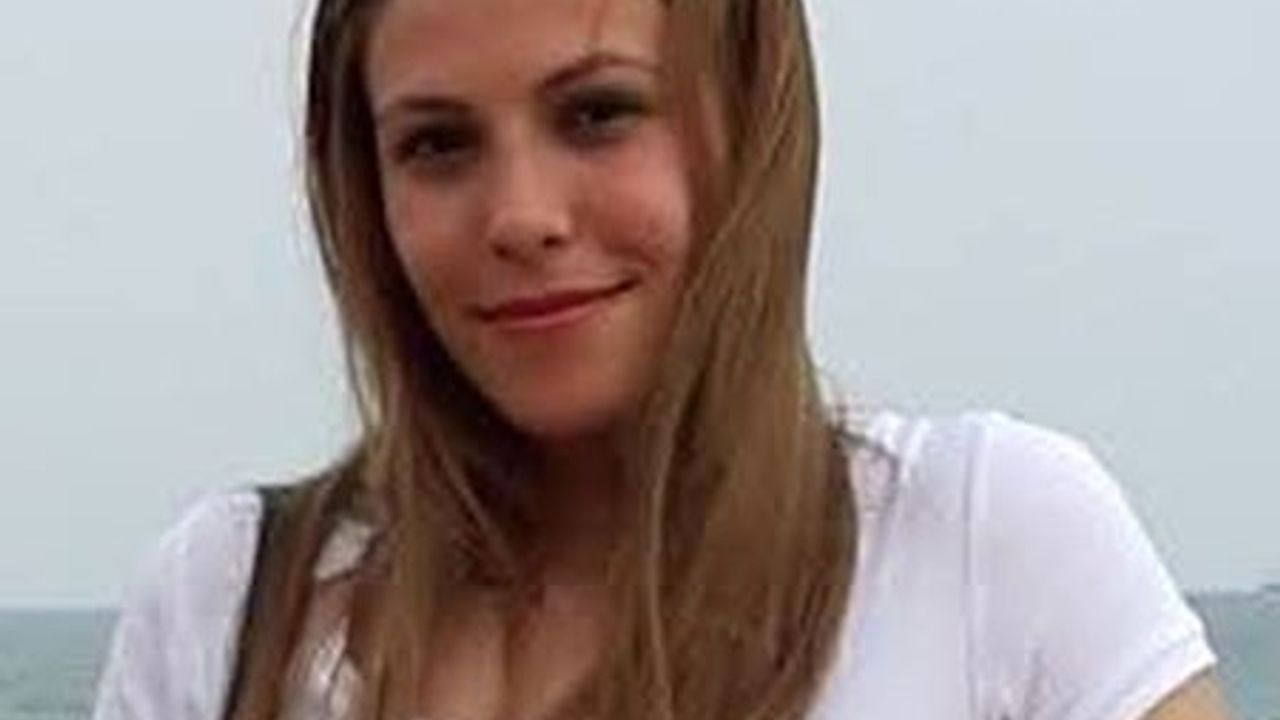 Karaman'da İngilizce öğretmeni Ebru Koçak son yolculuğuna uğurlandı