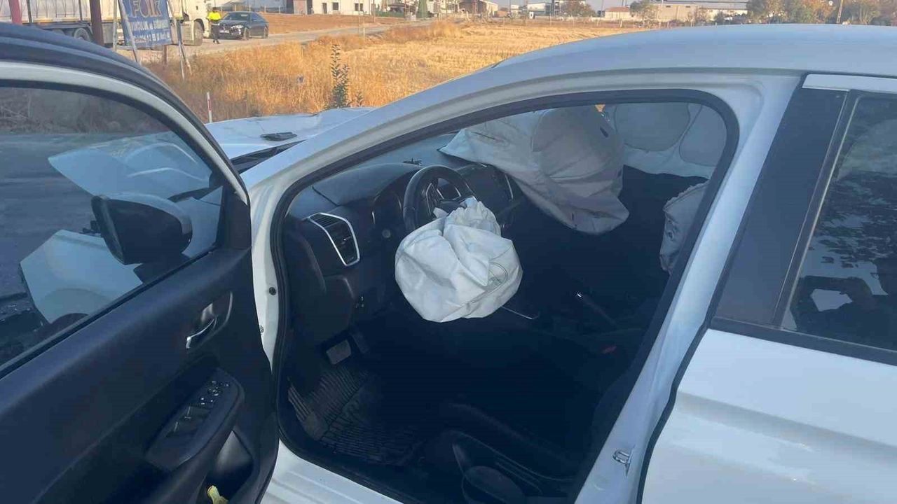 Karaman’da Tır ve Otomobil Çarpıştı: 1 Yaralı