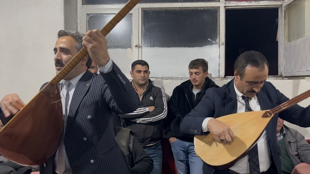 Kars köylerinde aşıklık geleneği: saz, söz ve kuşaklar arası bağ