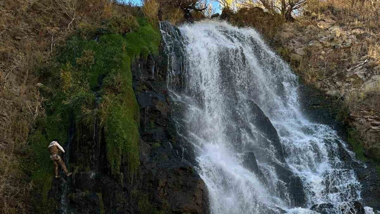 Kars’ta 100 Dağcının Susuz Şelalesi Yürüyüşü