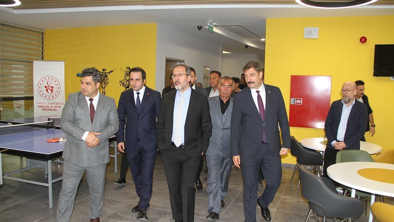 Kasapoğlu: Kula’da gençlik ve spor yatırımlarında iş birliği sürecek