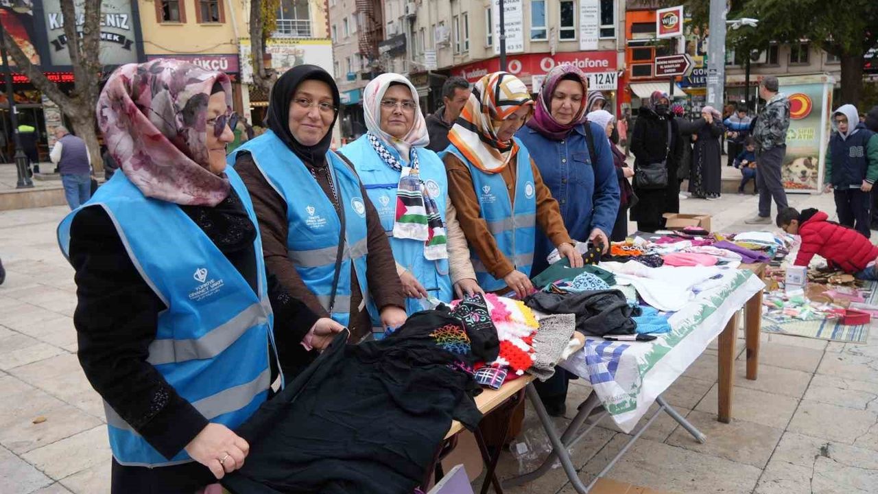 Kastamonu'da Gazze İçin Hayır Çarşısı Kuruldu