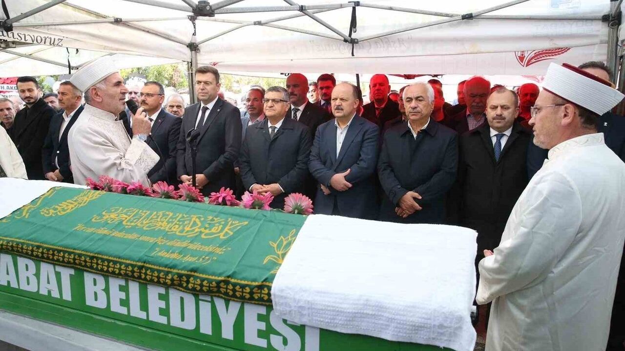 Kastamonu Valisi Meftun Dallı’nın annesi Şehri Dallı Boyabat'ta defnedildi
