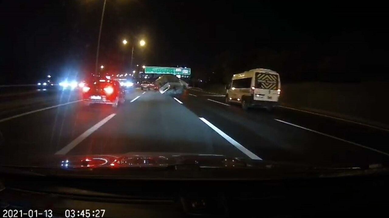 Kavacık’ta makas atan araç çarpışma sonrası takla attırdı — kaza anları kamerada