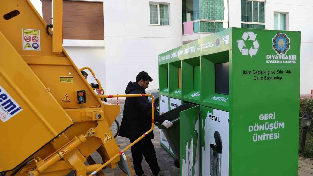 Kayapınar'da 15 pilot sitede kaynağında ayrıştırma ve geri dönüşüm uygulaması