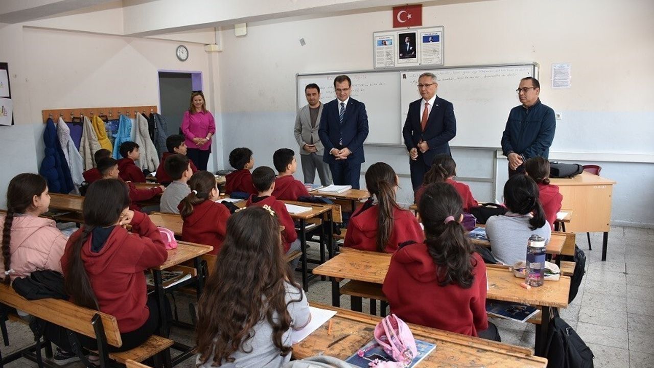 Kaymakam Ali Güldoğan’dan Salihli’de okul ziyaretleri