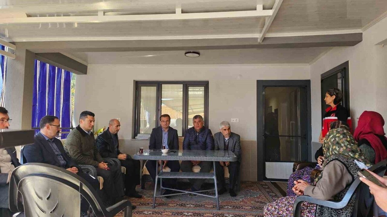 Kaymakam Güldoğan'dan şehit polis Ali Barut'un ailesine taziye ziyareti