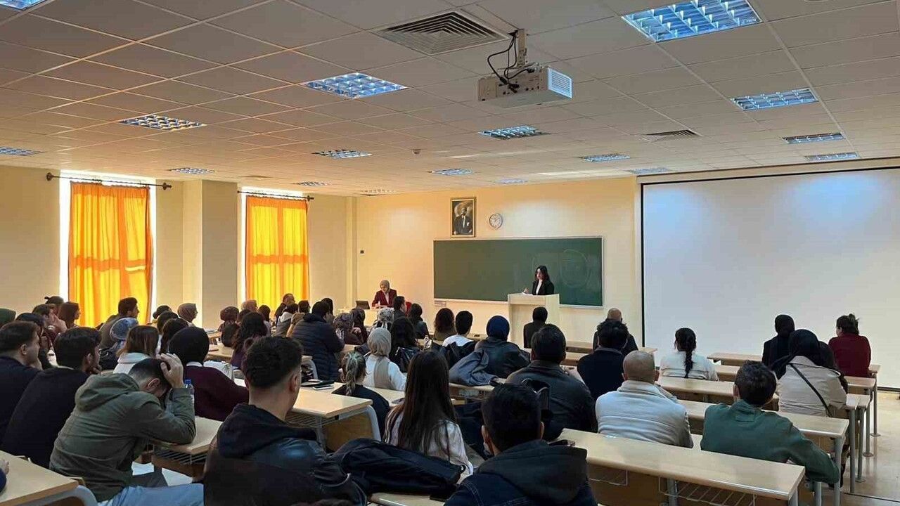 Kaymakam Kılıç BŞEÜ Öğrencileriyle Kariyer ve Liderlik Deneyimlerini Paylaştı